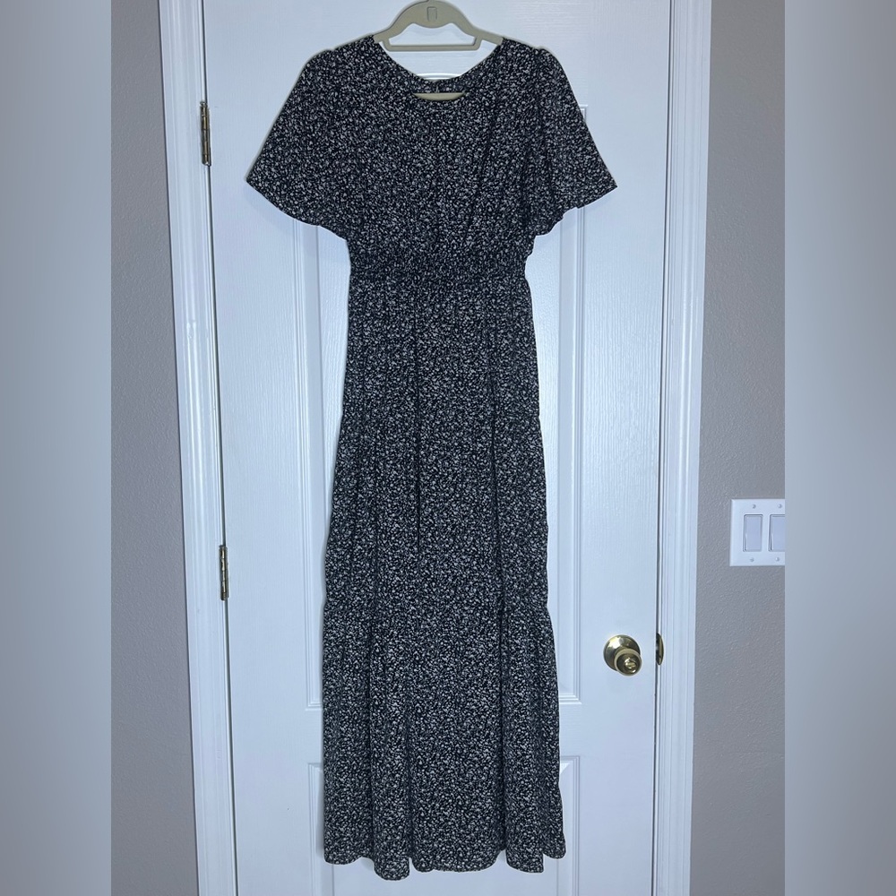 Round Neck, Tiered, Flutter Sleeve, Black and White Floral Dress